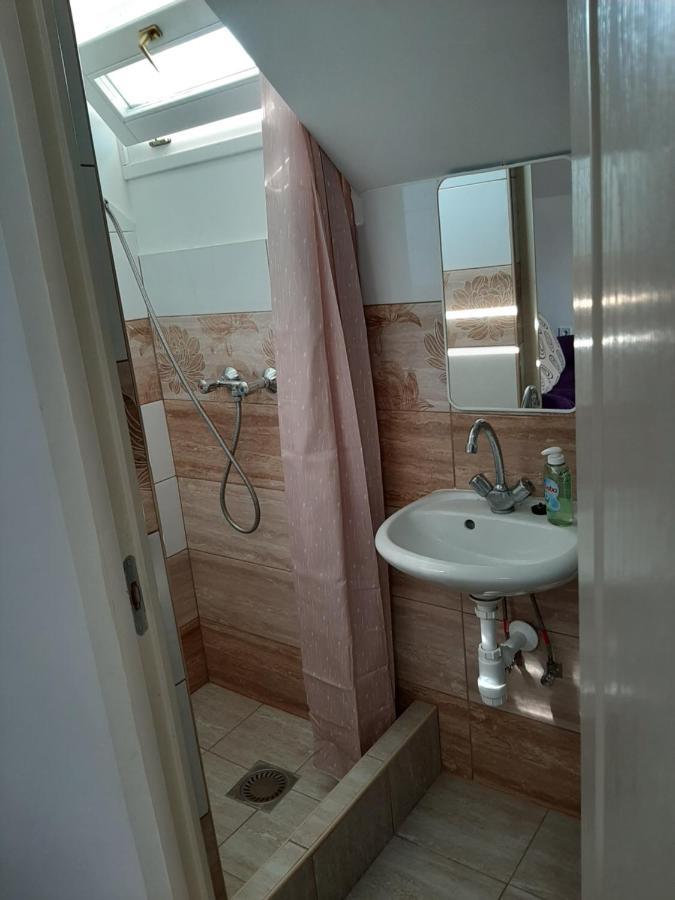 Nikolett Apartman ไฮจ์ดุสโซบอสโล ภายนอก รูปภาพ
