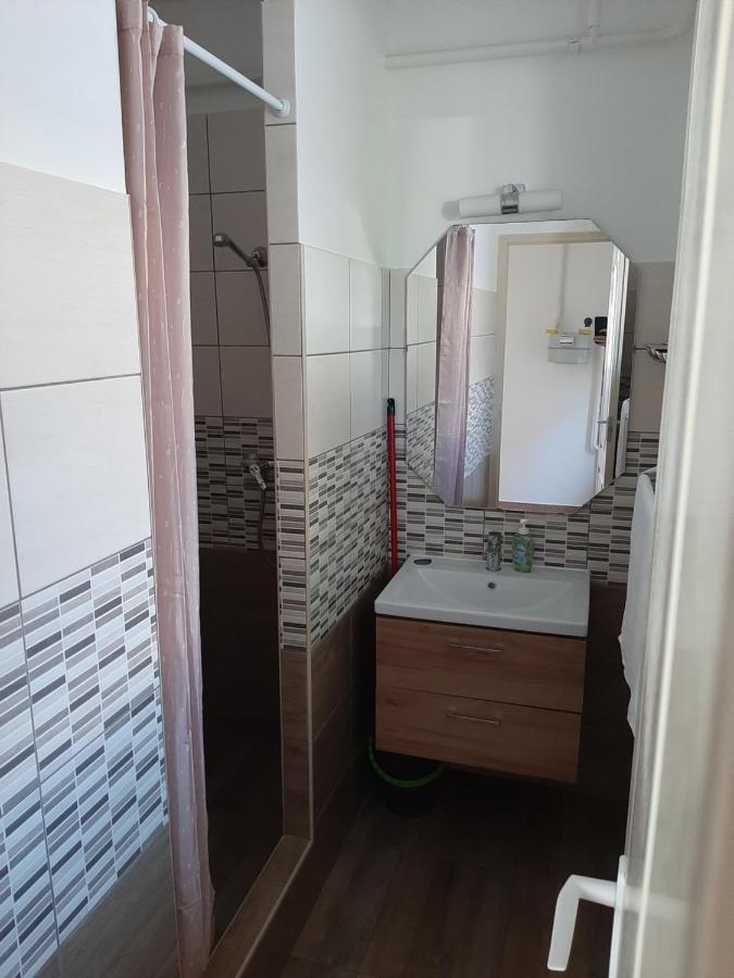 Nikolett Apartman ไฮจ์ดุสโซบอสโล ภายนอก รูปภาพ