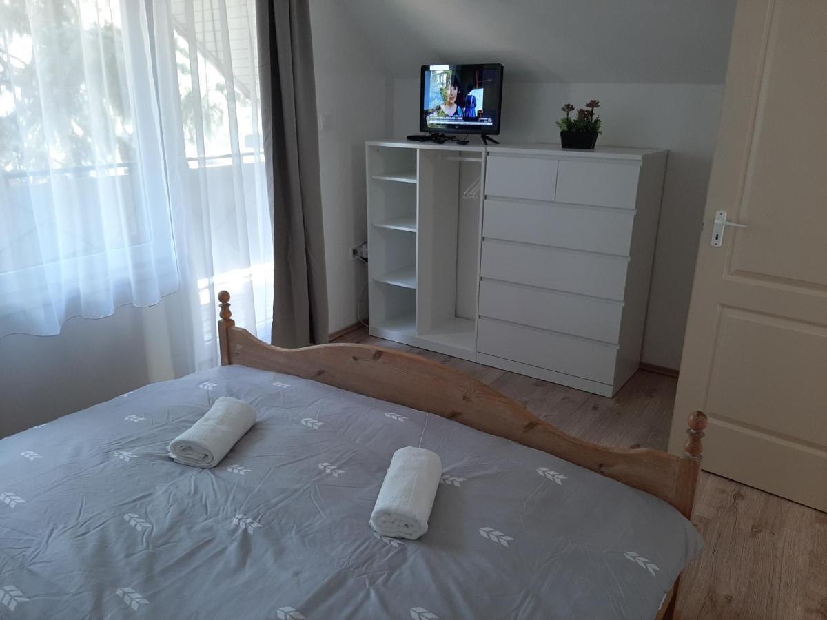 Nikolett Apartman ไฮจ์ดุสโซบอสโล ภายนอก รูปภาพ
