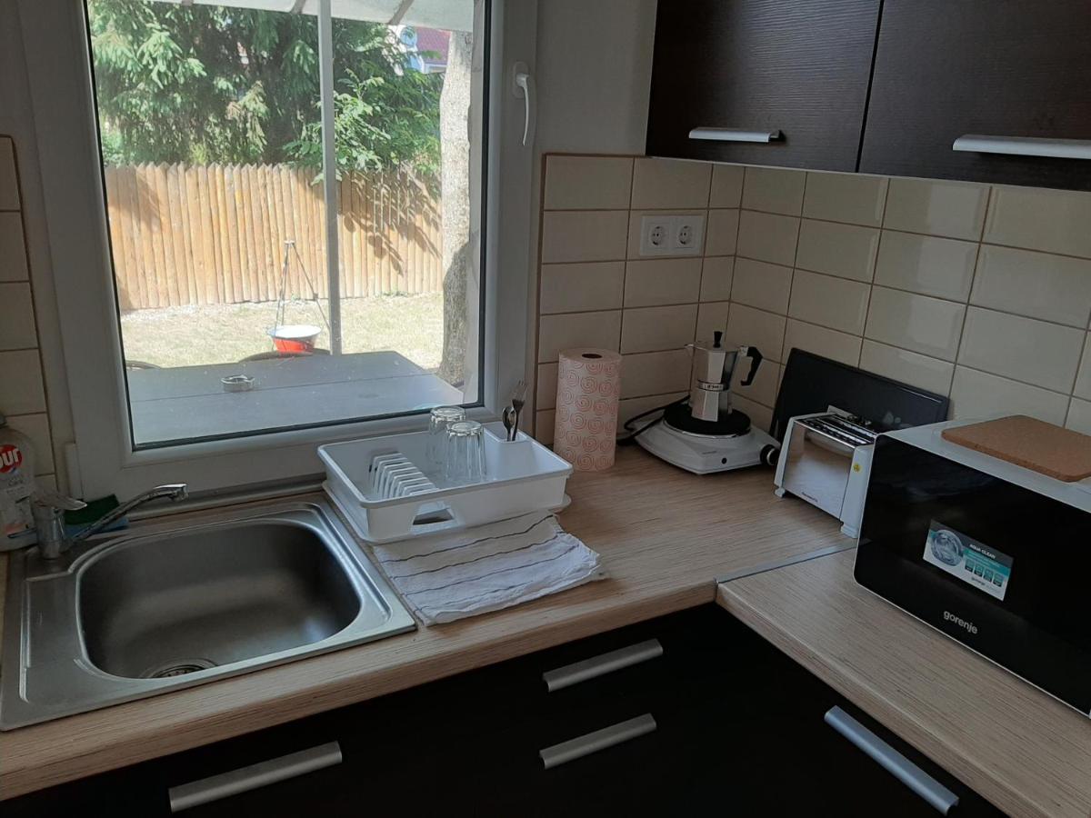 Nikolett Apartman ไฮจ์ดุสโซบอสโล ภายนอก รูปภาพ