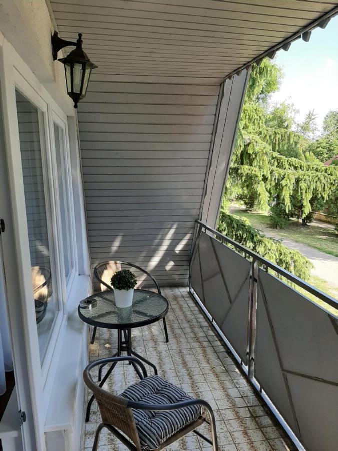 Nikolett Apartman ไฮจ์ดุสโซบอสโล ภายนอก รูปภาพ