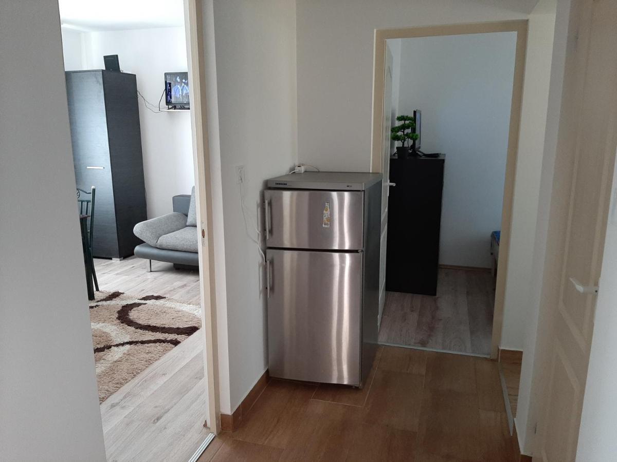 Nikolett Apartman ไฮจ์ดุสโซบอสโล ภายนอก รูปภาพ