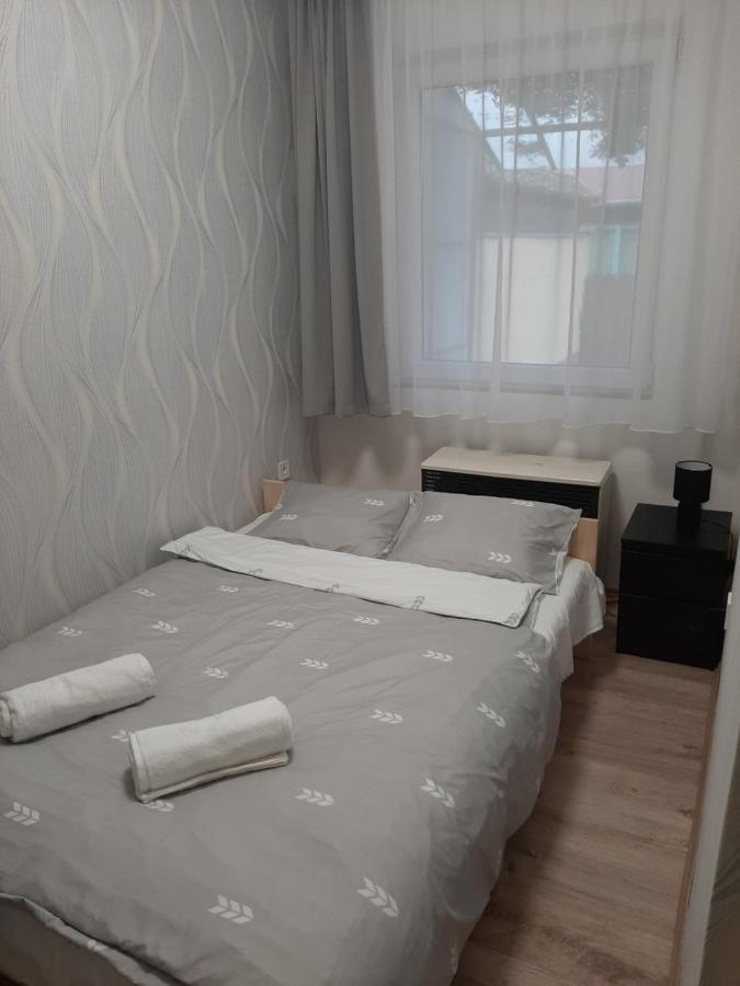 Nikolett Apartman ไฮจ์ดุสโซบอสโล ภายนอก รูปภาพ