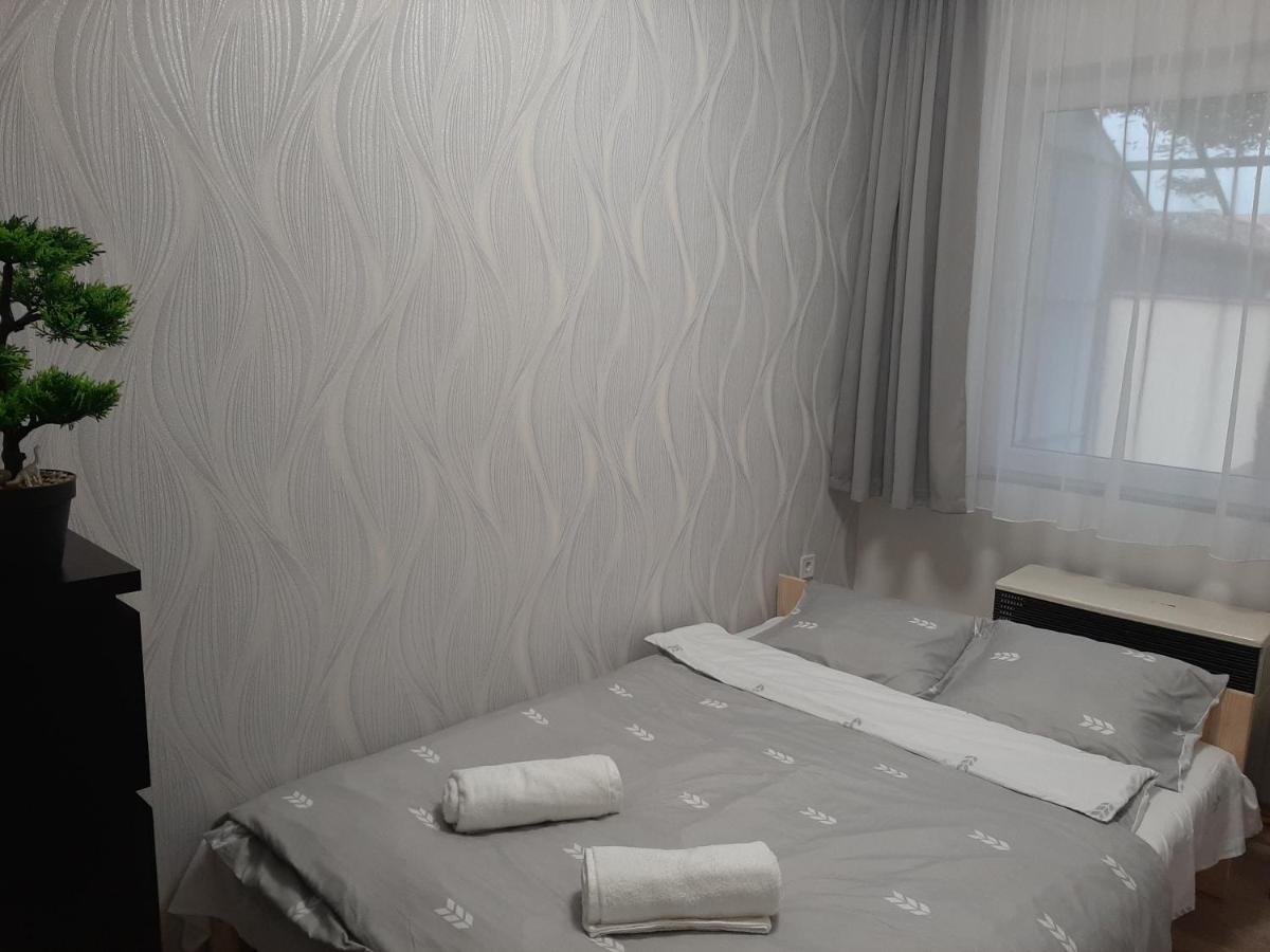 Nikolett Apartman ไฮจ์ดุสโซบอสโล ภายนอก รูปภาพ