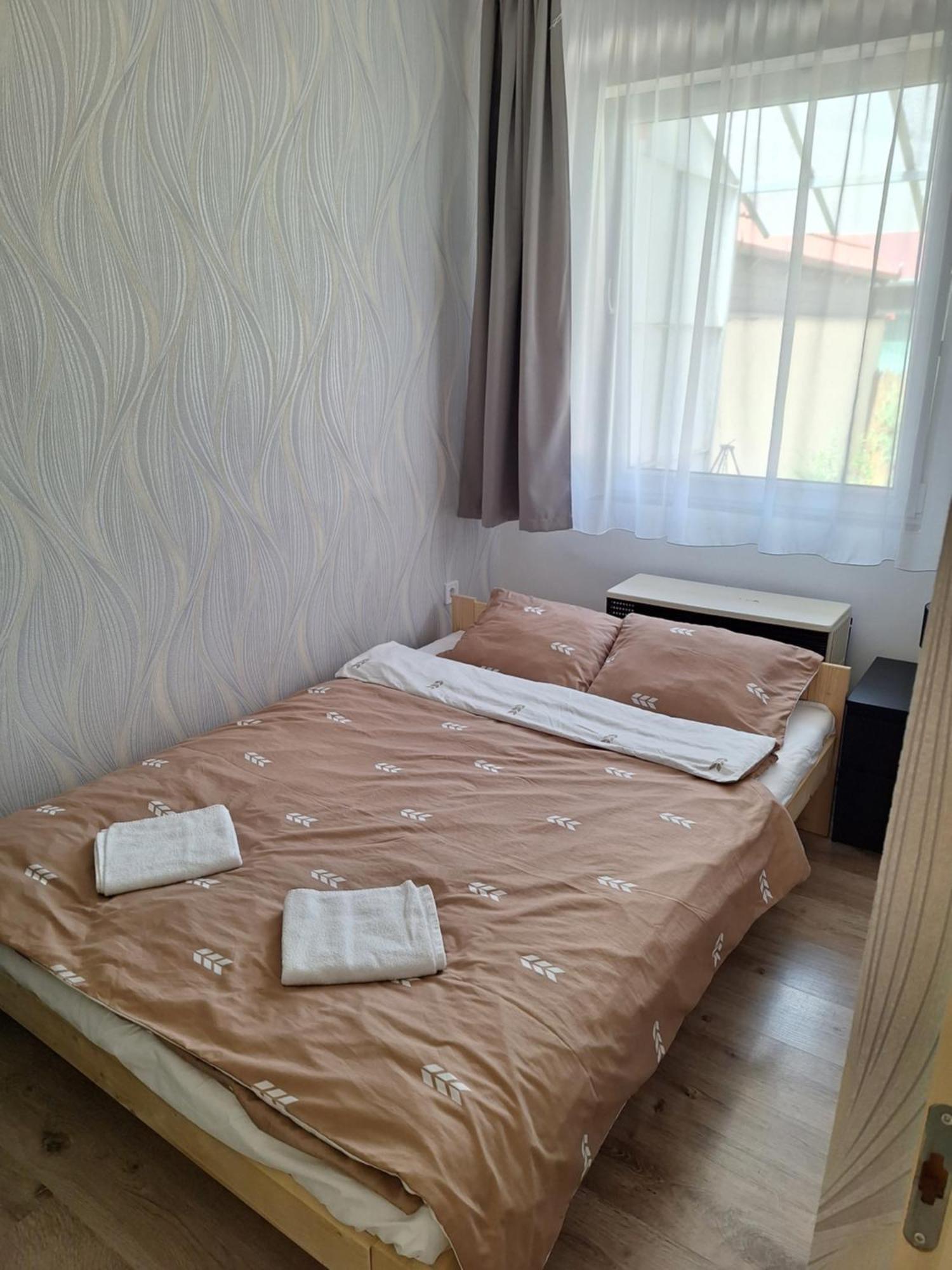 Nikolett Apartman ไฮจ์ดุสโซบอสโล ภายนอก รูปภาพ