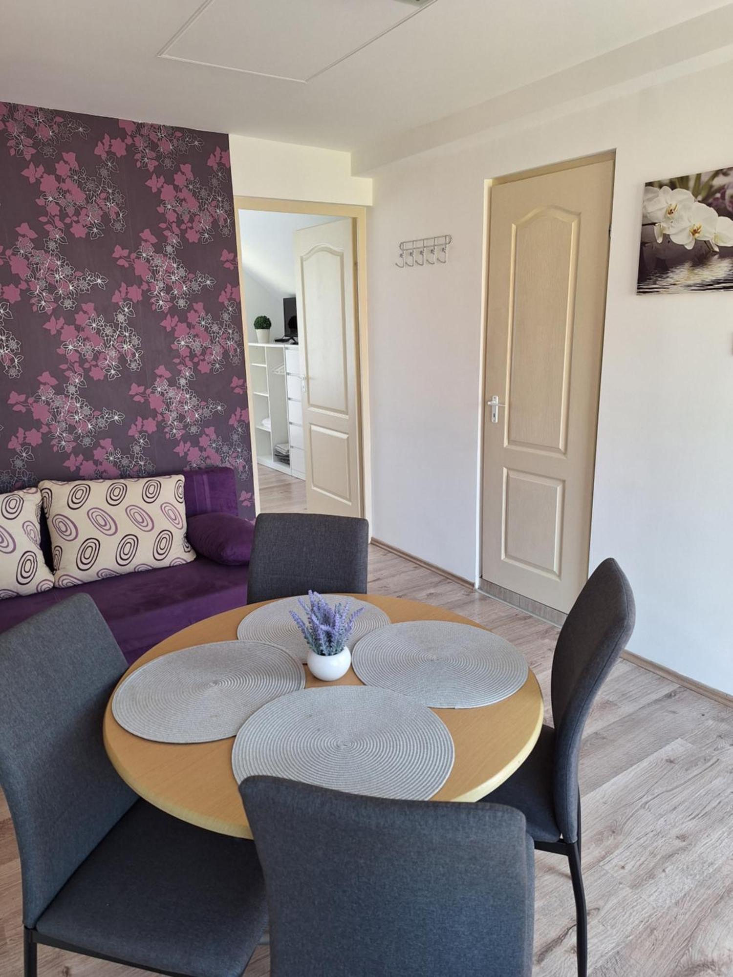 Nikolett Apartman ไฮจ์ดุสโซบอสโล ภายนอก รูปภาพ