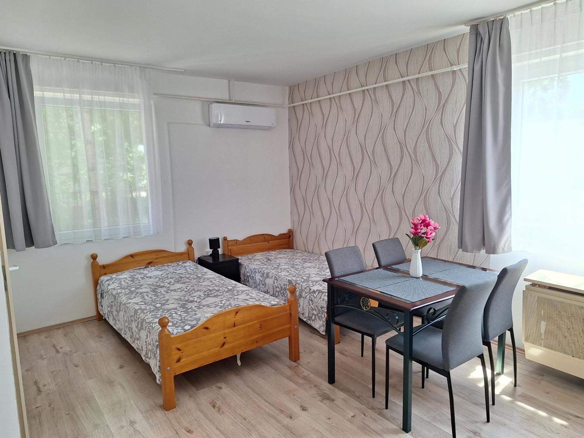 Nikolett Apartman ไฮจ์ดุสโซบอสโล ภายนอก รูปภาพ