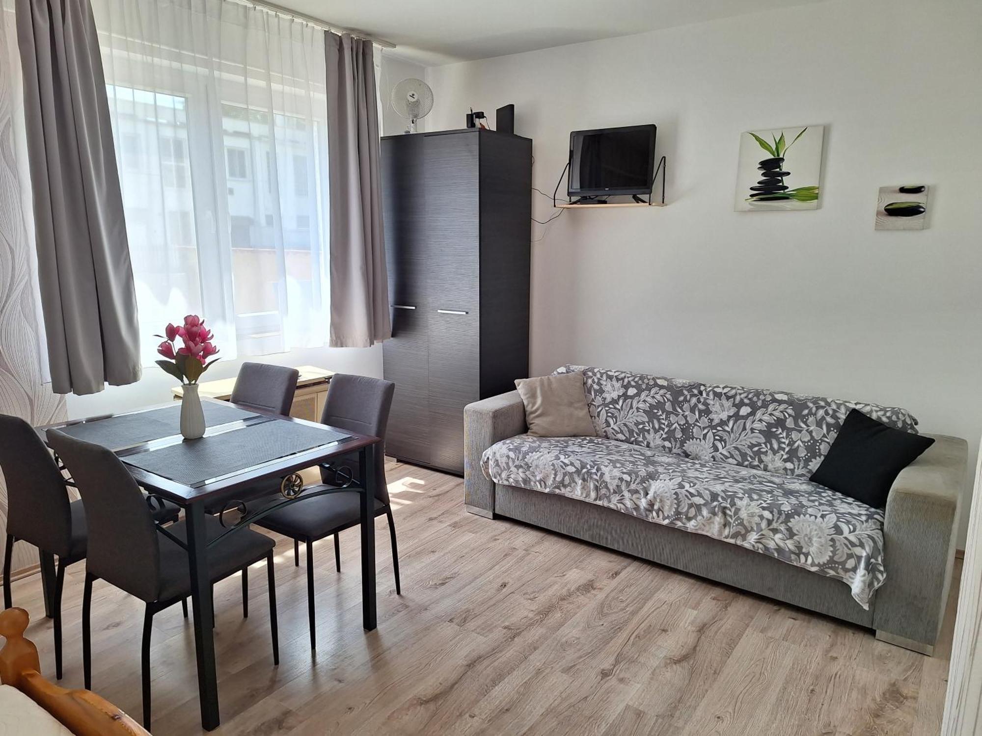 Nikolett Apartman ไฮจ์ดุสโซบอสโล ภายนอก รูปภาพ