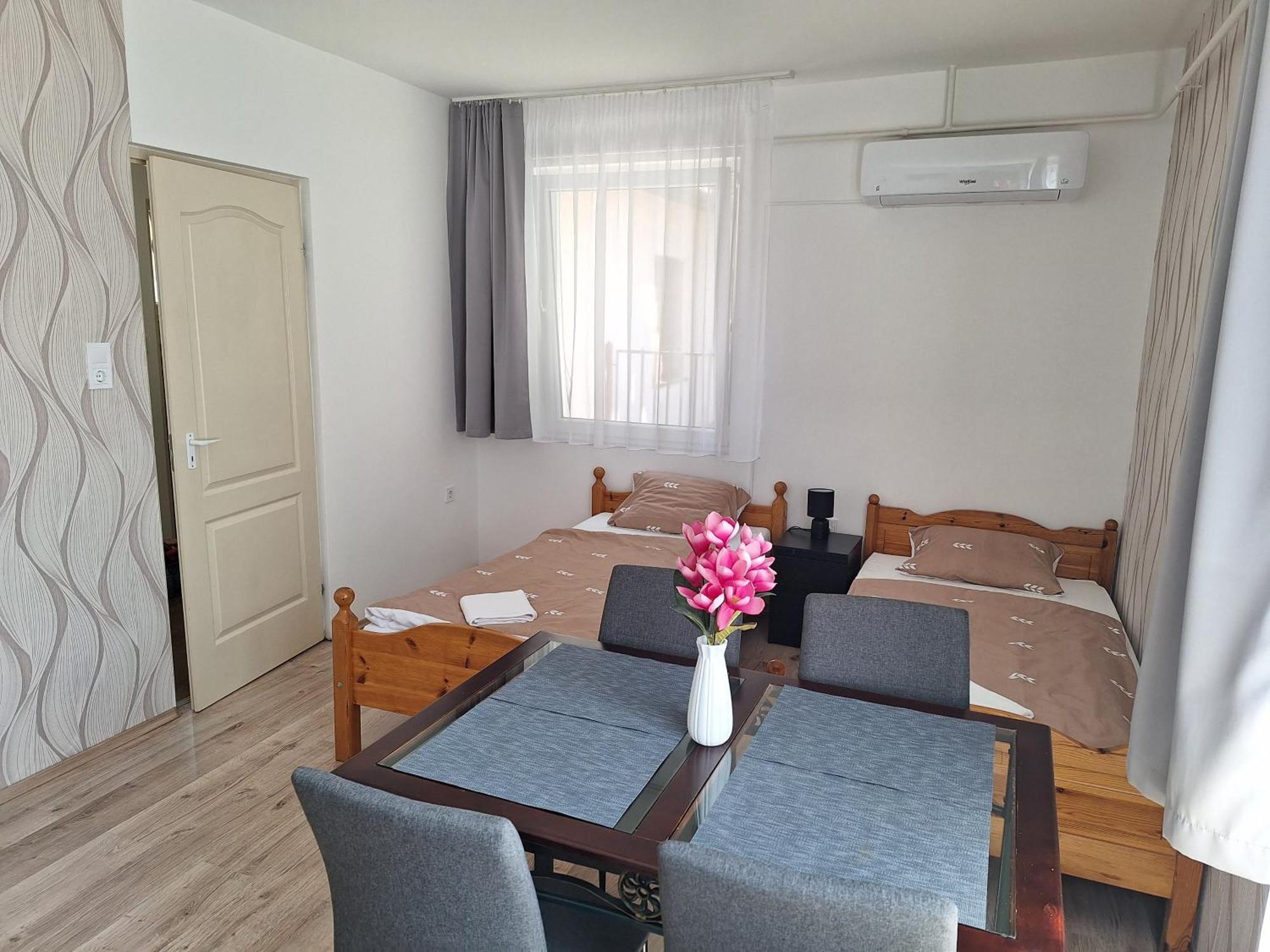 Nikolett Apartman ไฮจ์ดุสโซบอสโล ภายนอก รูปภาพ