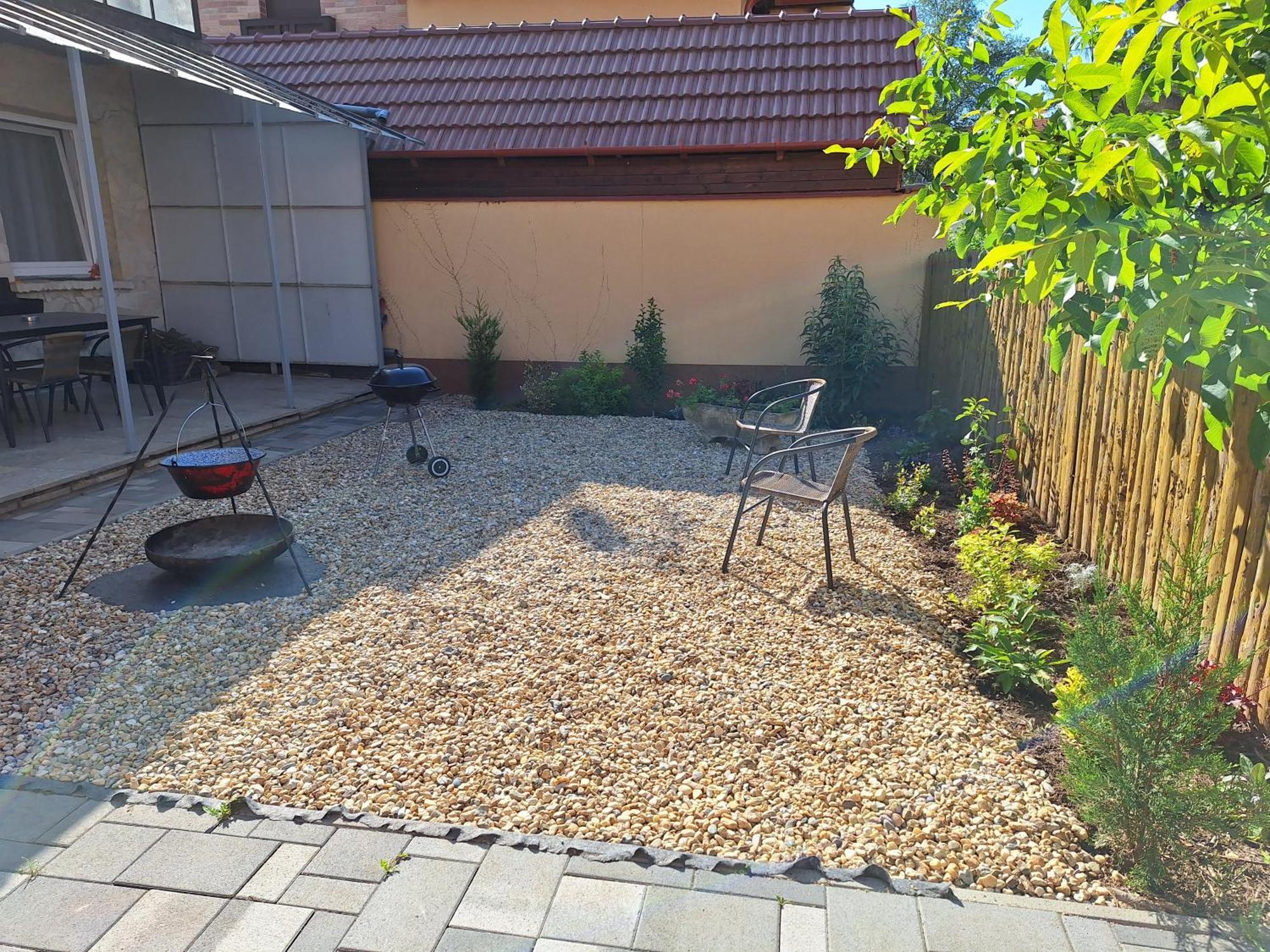 Nikolett Apartman ไฮจ์ดุสโซบอสโล ภายนอก รูปภาพ